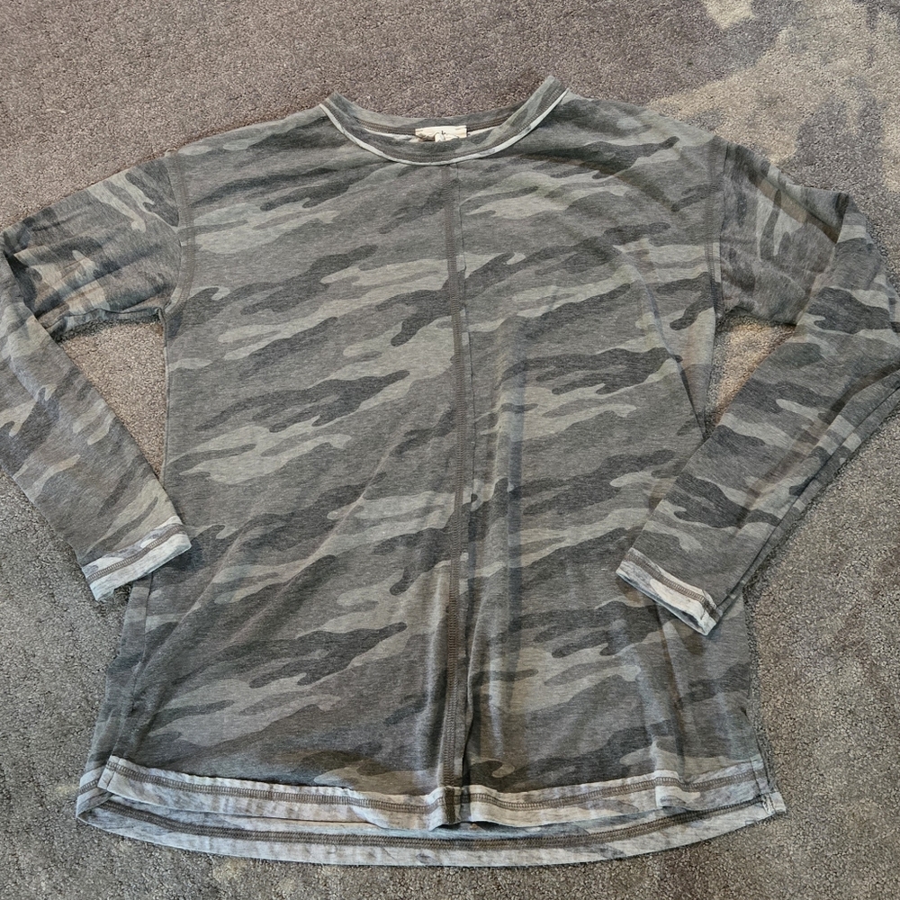 American Eagle Outfitters Kids Long Sleeve Camo Tee - Gray